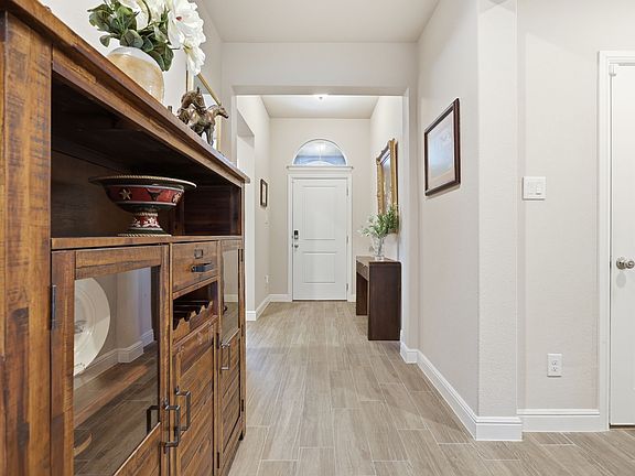 4th image of 1104 Eastland Ln