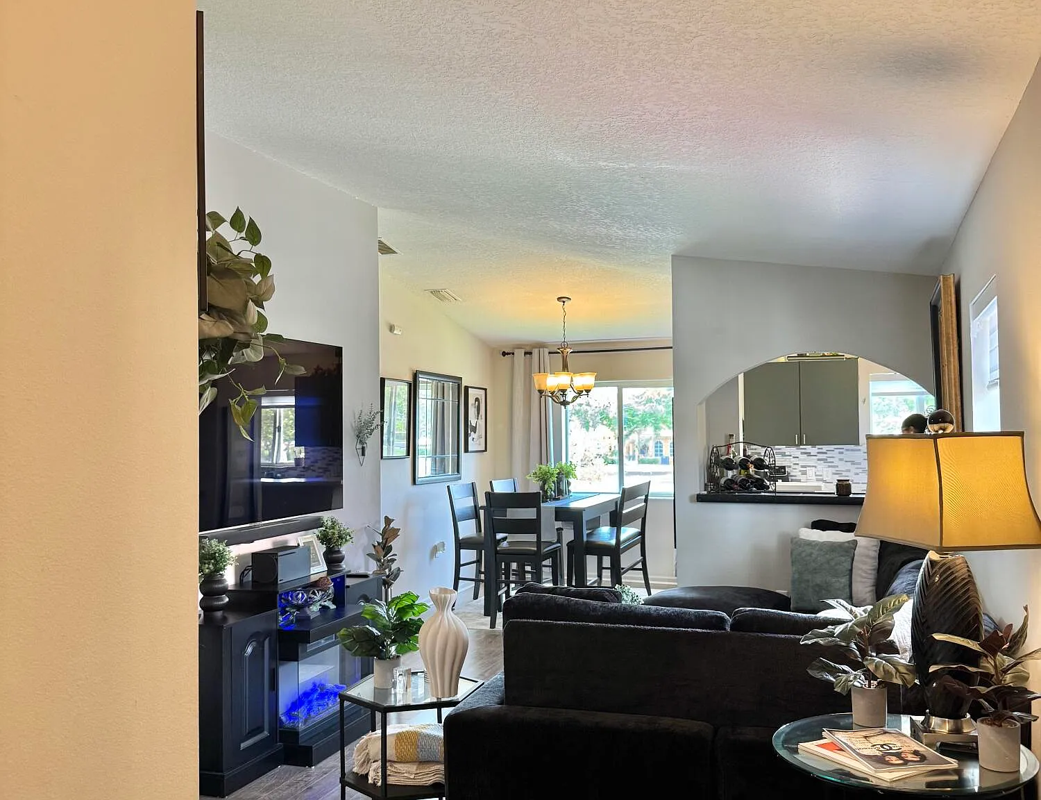 3 bed, 2.0 bath, 1092 sqft, $2,350 — Photo 2