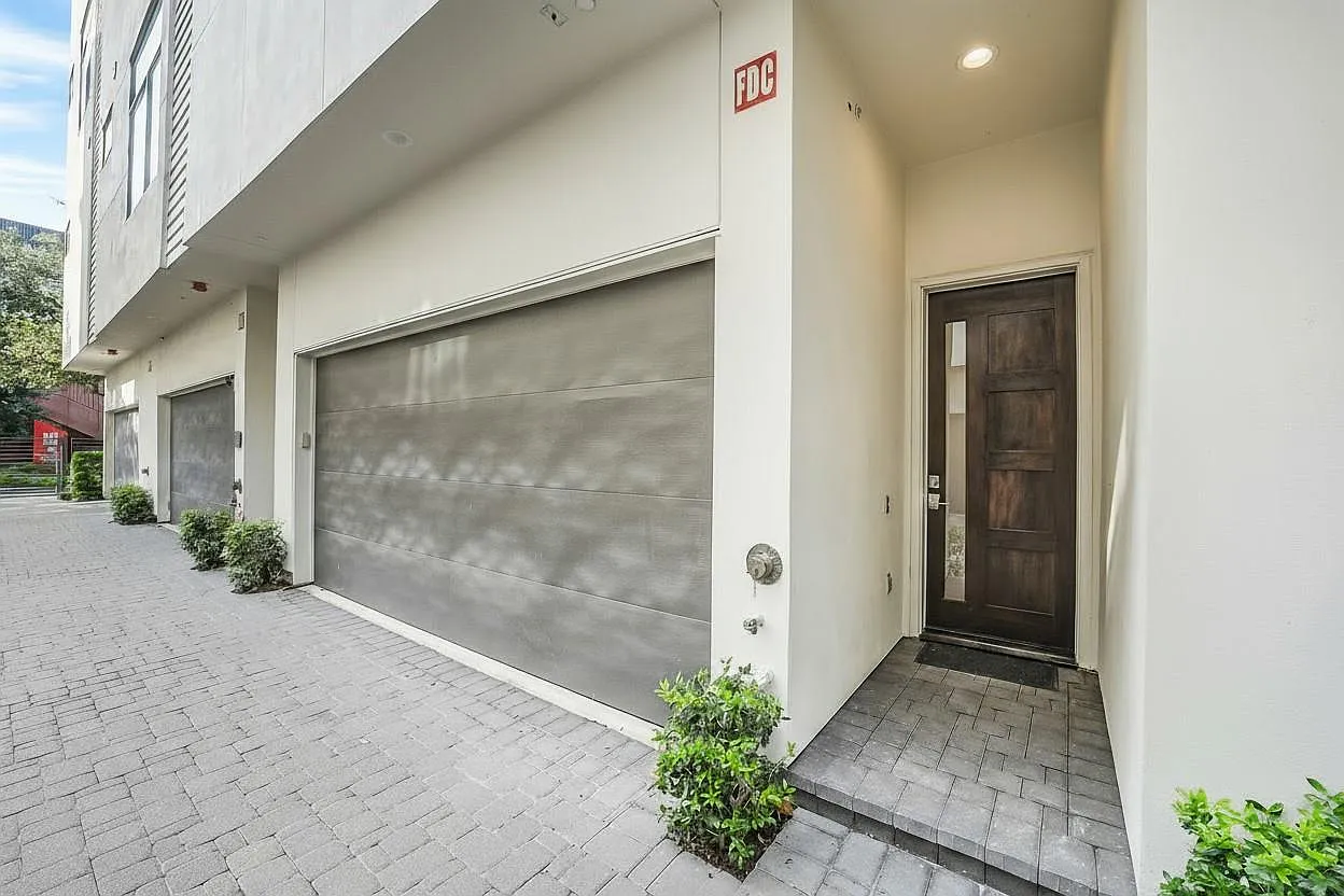 2 bed, 2.5 bath, 1481 sqft, $3,550 — Photo 2
