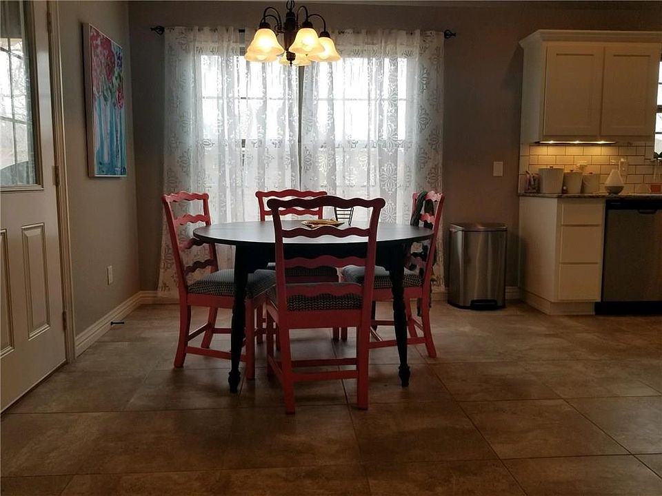 2nd image of 711 Olivia Ln