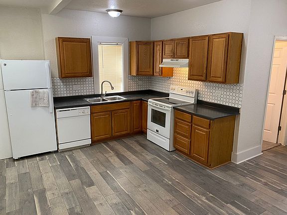 3rd image of 4725 N Race St