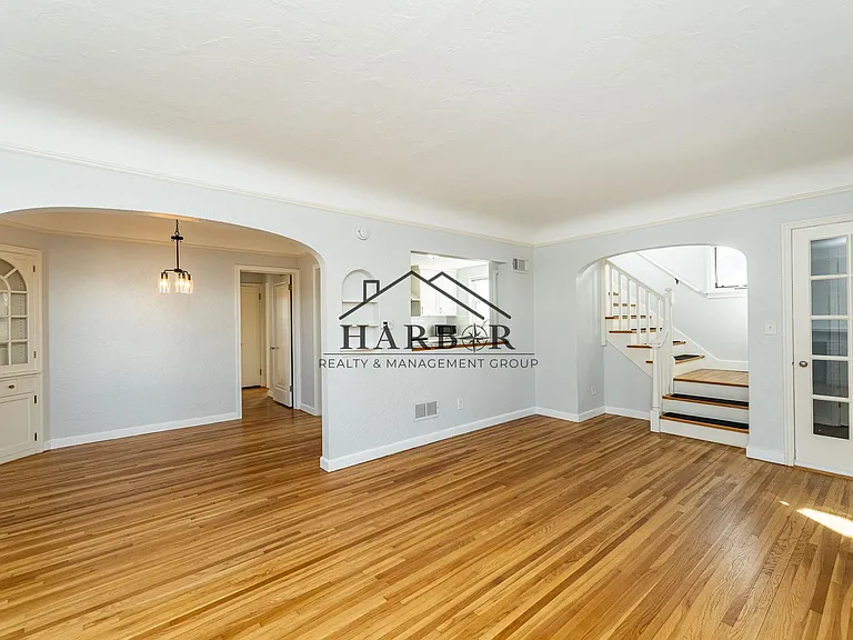 116 16th Ave NW — Photo 5