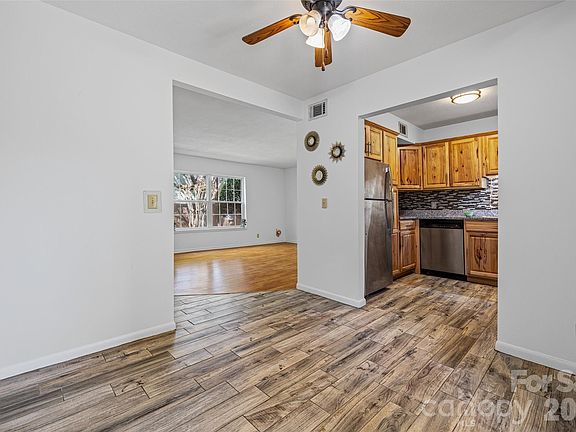 4th image of 2636 Park Rd APT B