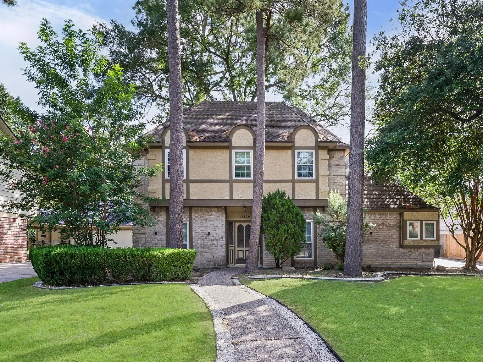 4 bed, 2.5 bath, 2574 sqft, $2,475 — Photo 1