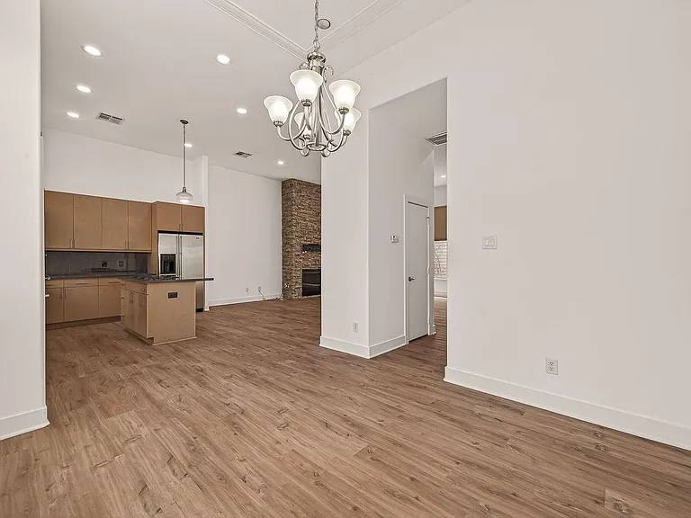 724 Ruthven St — Photo 23