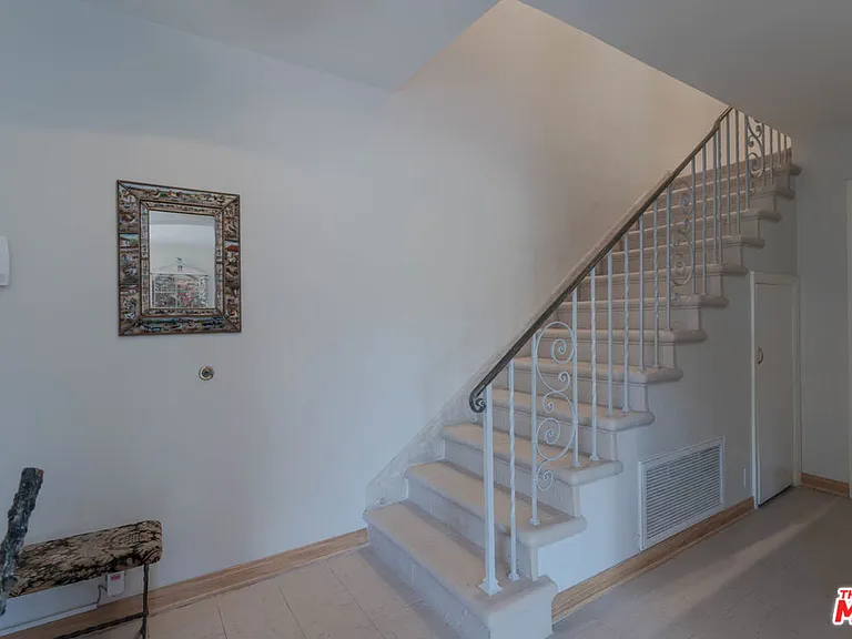 10959 Strathmore Dr — Photo 20