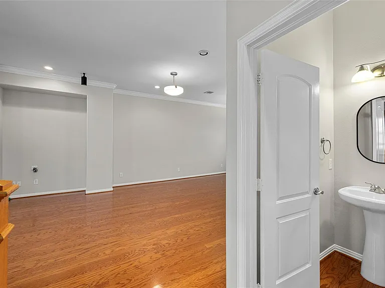 1614 Stuart St — Photo 11