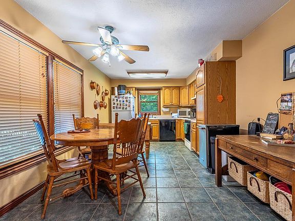 4th image of 312 Shadow Oak Ln