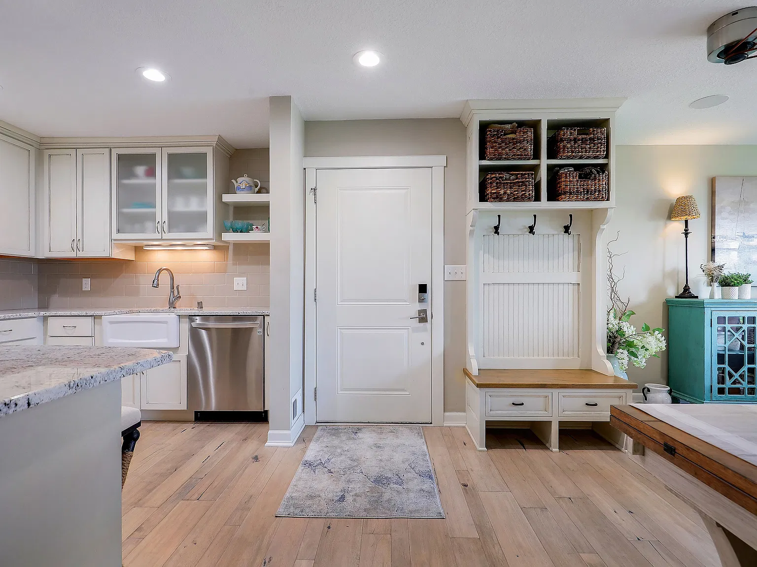 2 bed, 1050 sqft, $4,000 — Photo 2