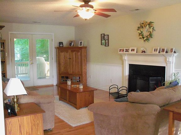 3rd image of 4236 Rosewood Ct