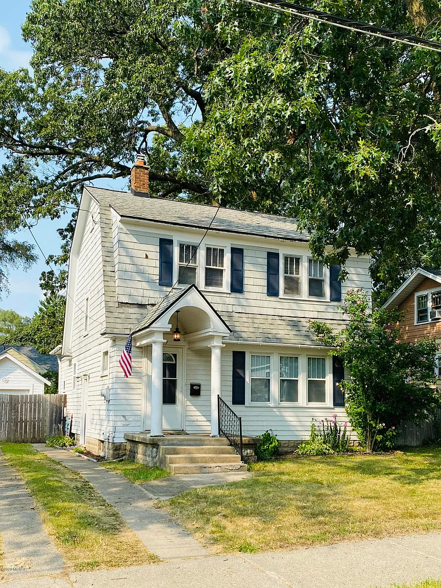 909 Merrifield St SE photo 1