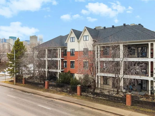 9803 96a St NW #305, Edmonton, AB T6A 4A5