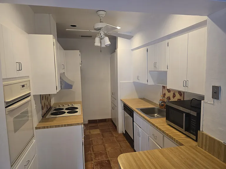 8025 SW 63rd Pl — Photo 8