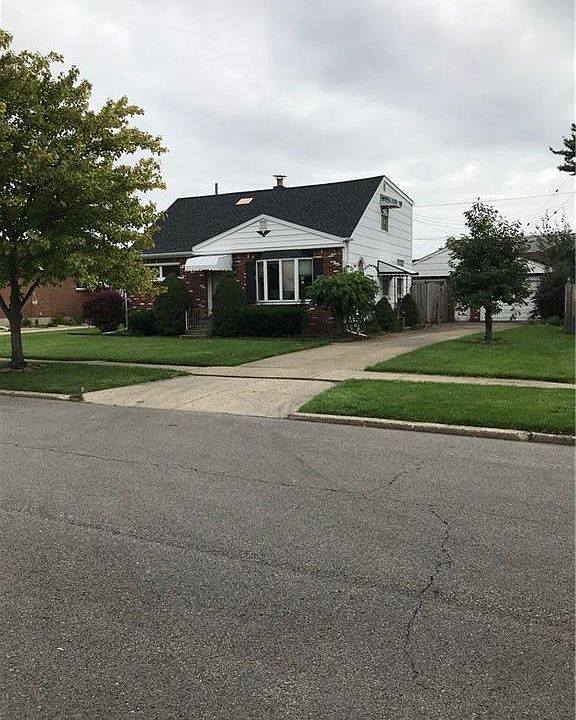 2nd image of 71 Lemoine Ave