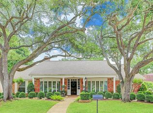 823 Merrick Dr, Sugar Land, TX 77478