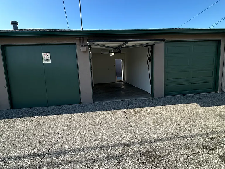 4028 Manhattan Beach Blvd — Photo 10