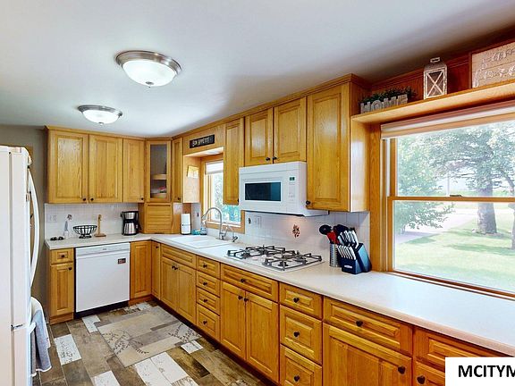 3rd image of 2535 15th St NW
