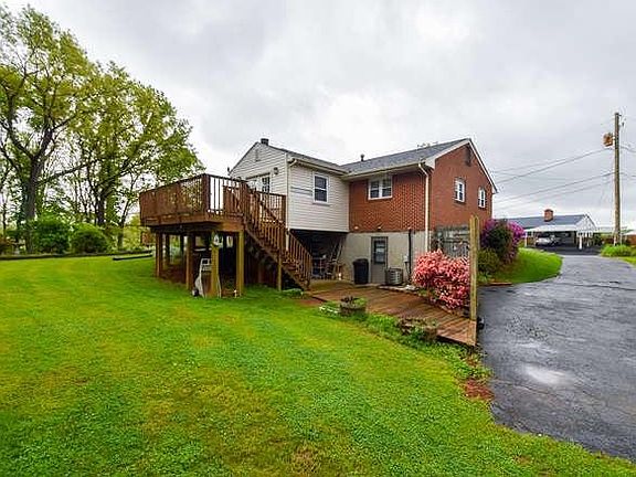 2nd image of 948 Emerald Dr