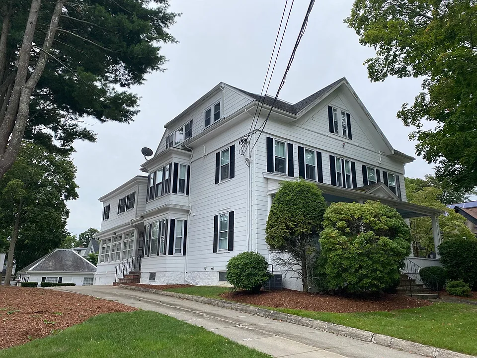 276 W Elm St #1B