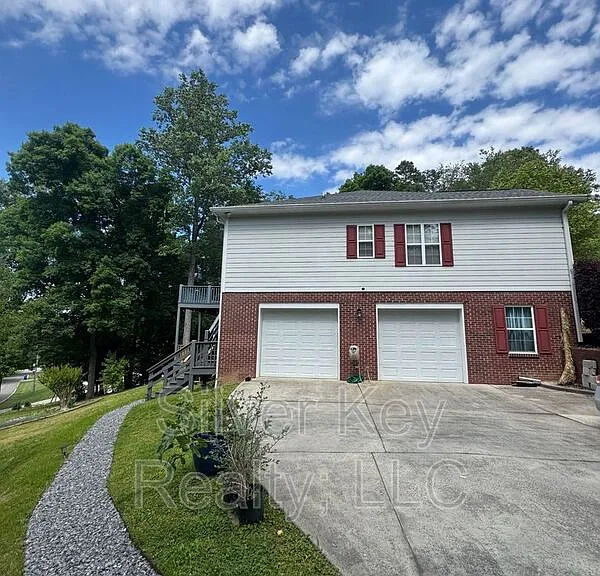1980 Ridge Point Dr NW — Photo 4