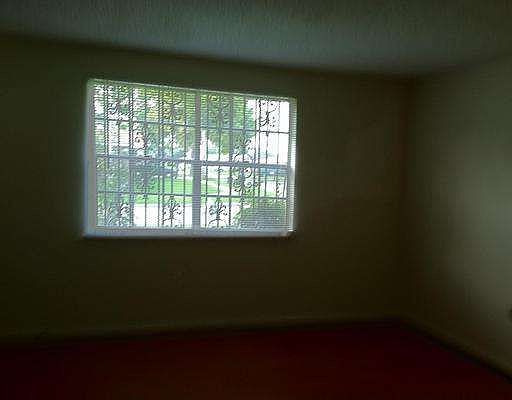 4th image of 2872 Victoria Dr