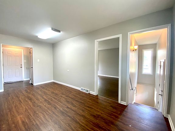 5th image of 16009 Debbie Ln