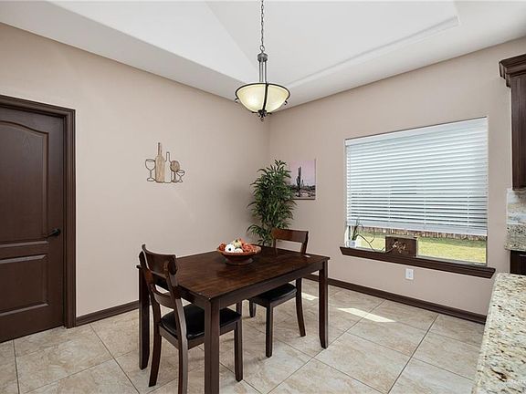 5th image of 3219 Water Oak Dr