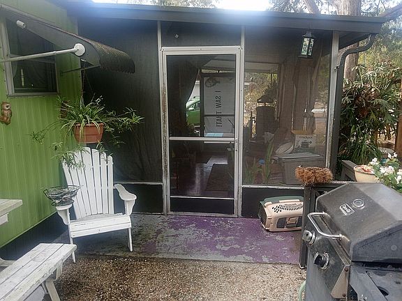 Other side front porch 