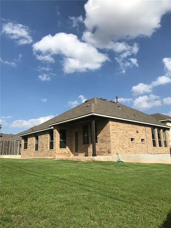 3 bed, 2.0 bath, 1870 sqft, $2,450 — Photo 3