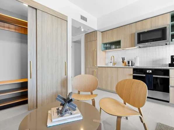 159 NE 6th St, Miami, FL