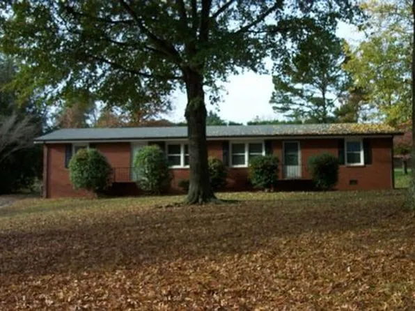 1078 16th Ave NW, Hickory, NC 28601