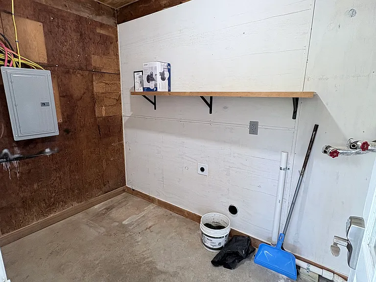 523 Lee Dr — Photo 12