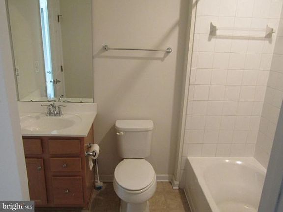 4th image of 324 Rolling Valley Dr