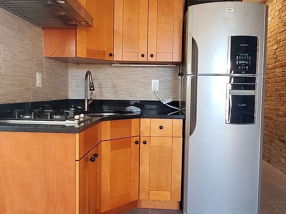 2nd image of 94 Madison St APT 6