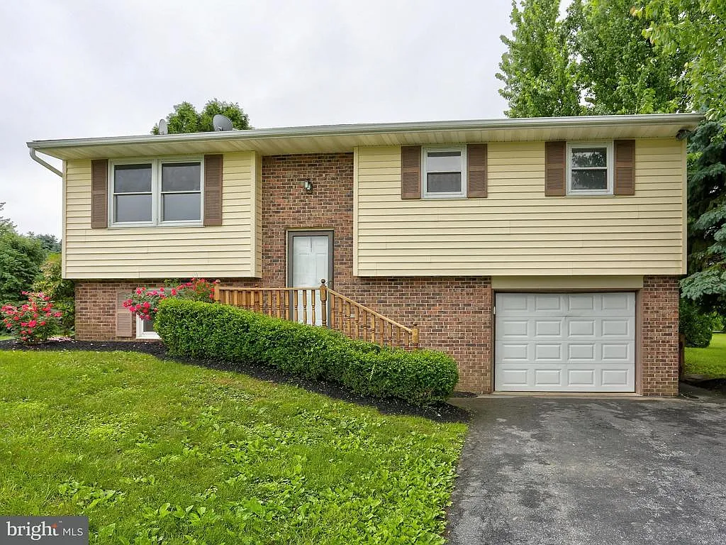 875 Indian Springs Dr photo 1