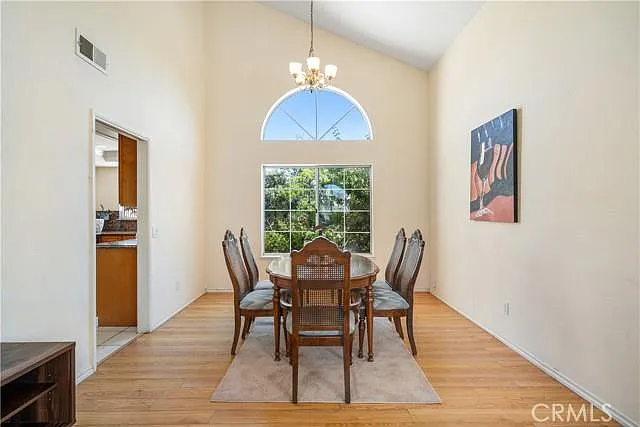 5 bed, 2409 sqft, $4,100 — Photo 2