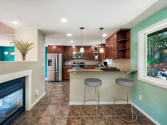4th image of 7516 171st Avenue Ct E