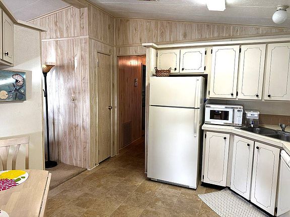 5th image of 3049 Junction Cir