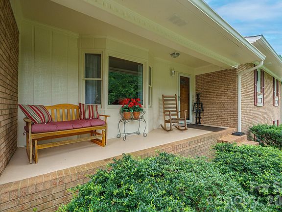 4th image of 201 Wellington Dr