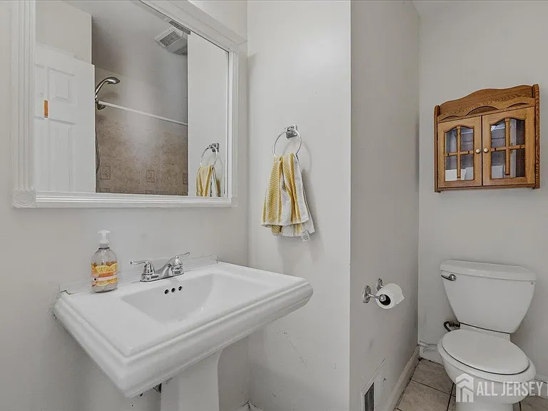 126 Orange St — Photo 8