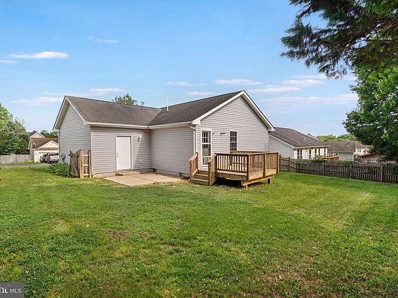 4th image of 227 Coralberry Dr