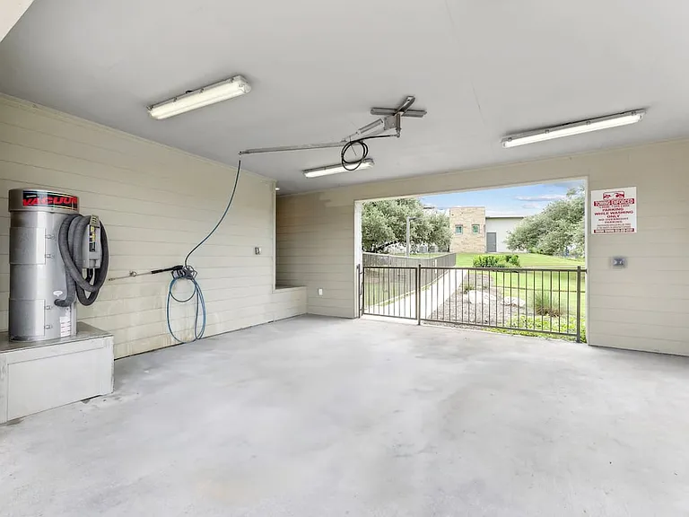 Car wash station
