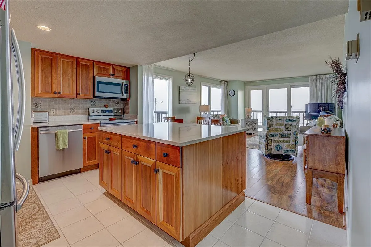 2 bed, 1156 sqft, $2,500 — Photo 3
