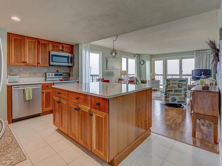1 Seacliff Ave #3A — Photo 3