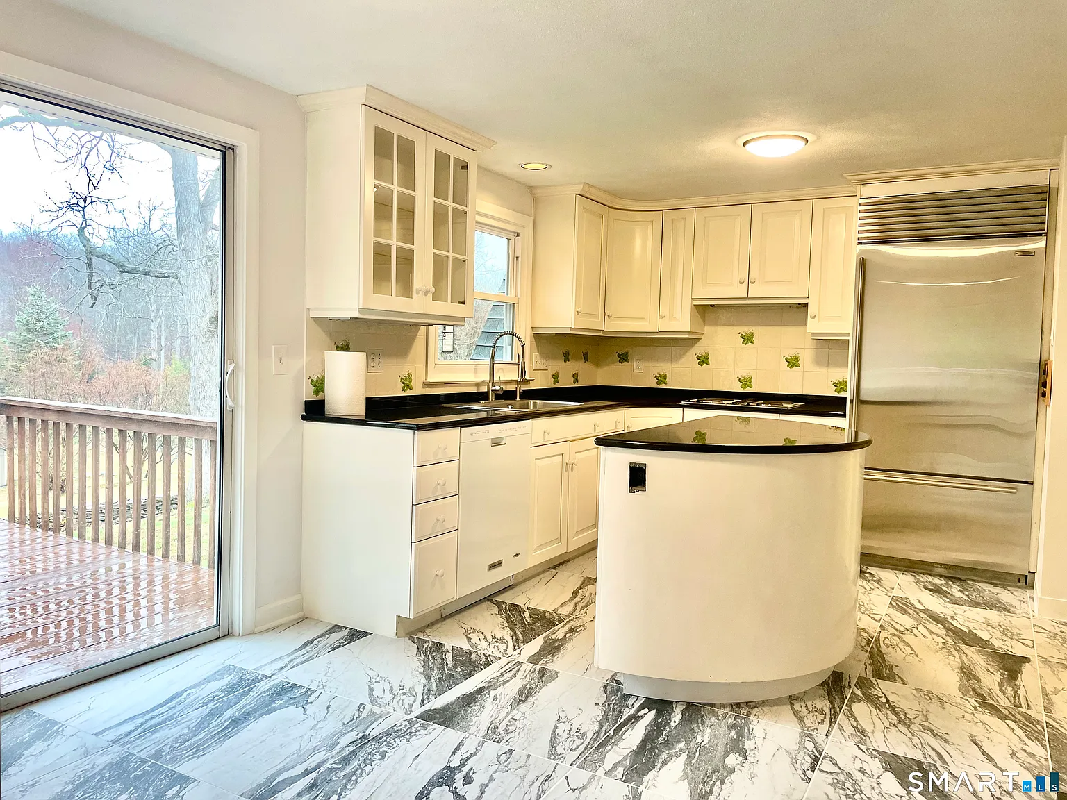 3 bed, 2.5 bath, 1704 sqft, $4,000 — Photo 3