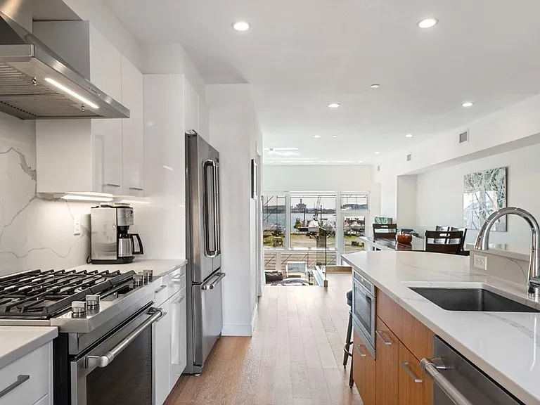 288 Marginal St #4 — Photo 4