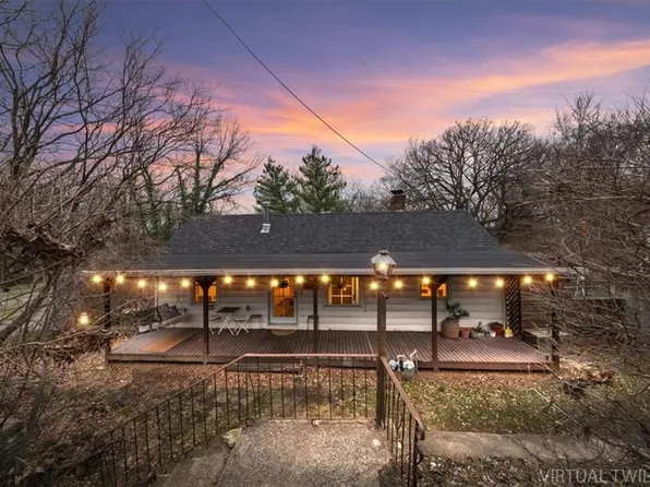1348 Main St, Parkville, MO 64152