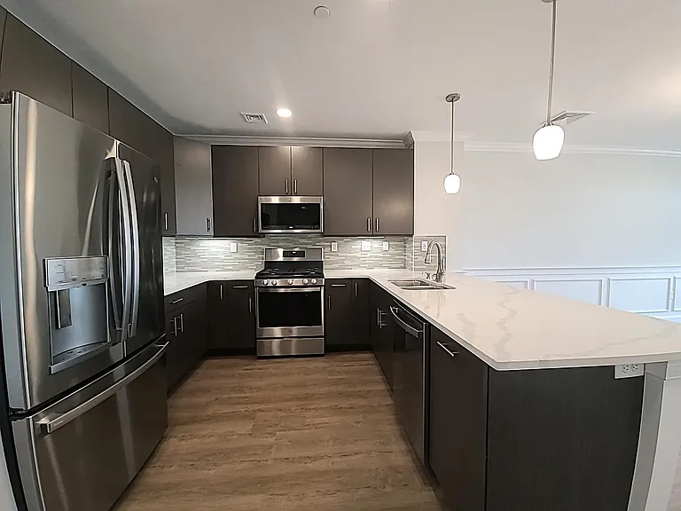 320 Middlesex Ave #B303 — Photo 3
