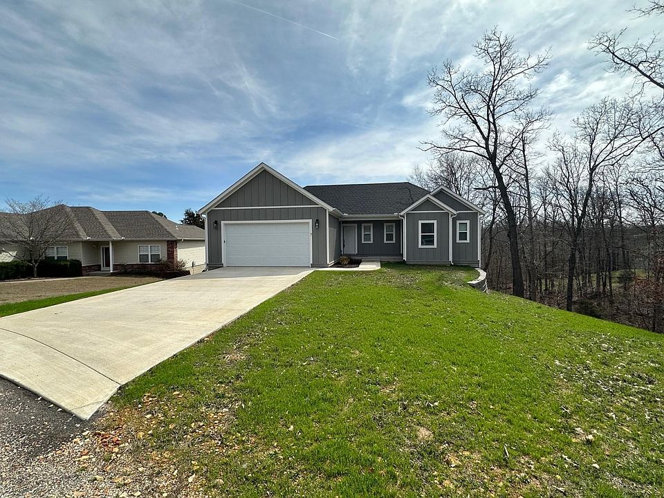 1st image of 7 Hoyer Ln