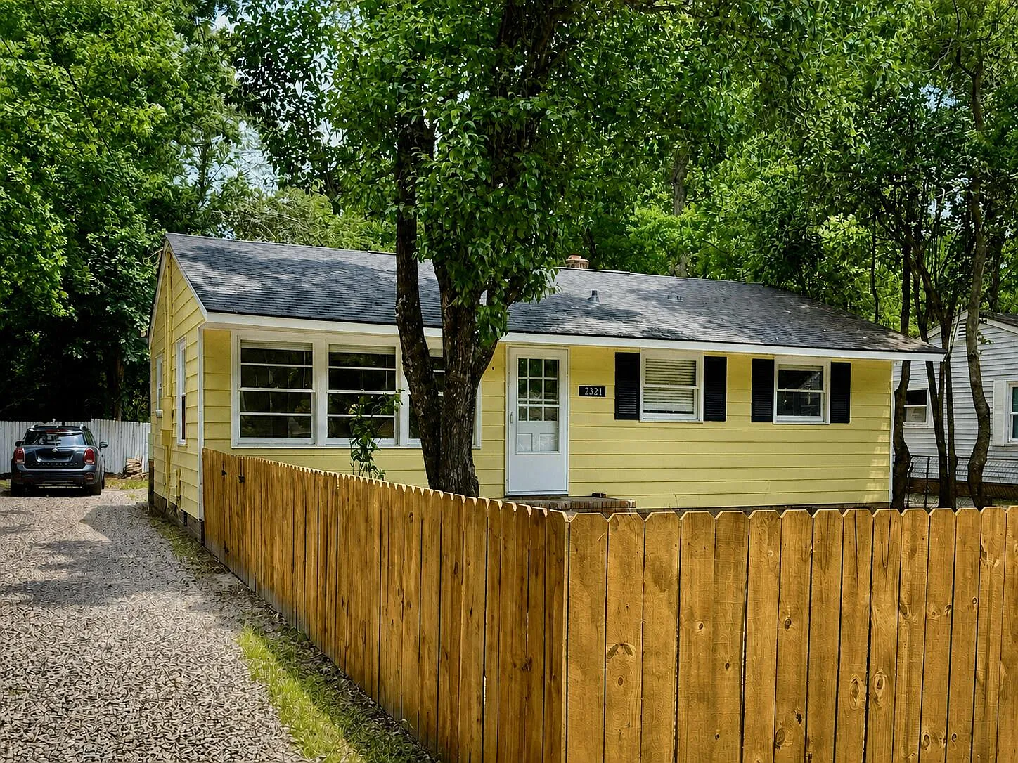 3 bed, 1.0 bath, 925 sqft, $1,900 — Photo 2